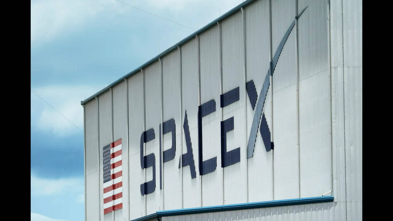 Scientists warn against SpaceX, Amazon plan for millions of space data centres