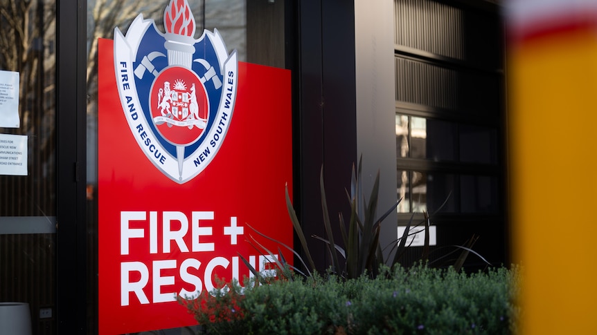 Fatal fires in Sydney and NSW South Coast prompt renewed smoke alarm warning