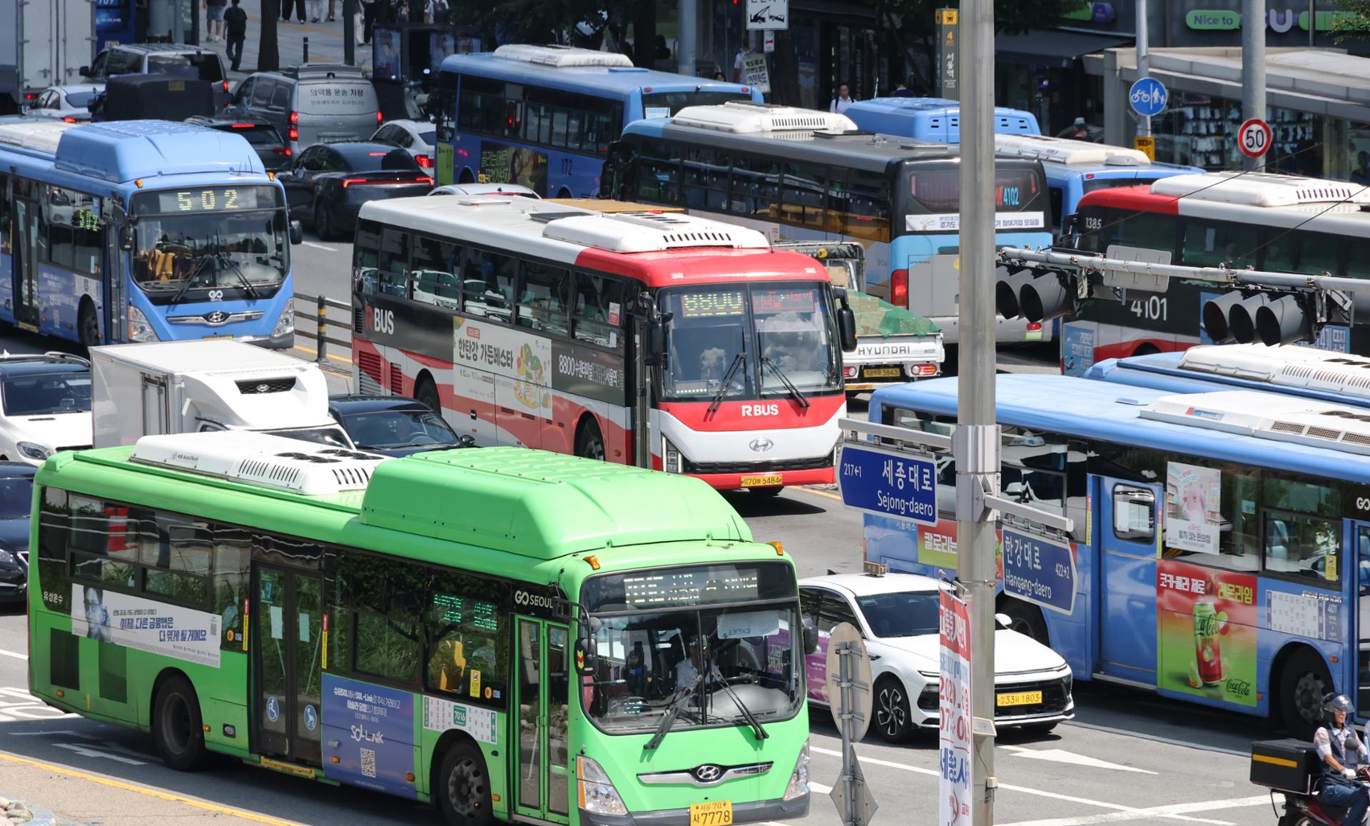 Seoul city to operate up to 1,500 free shuttle buses amid looming bus strike