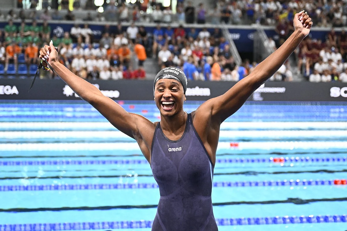 Italian teenager Curtis breaks 50m backstroke world record at Europeans