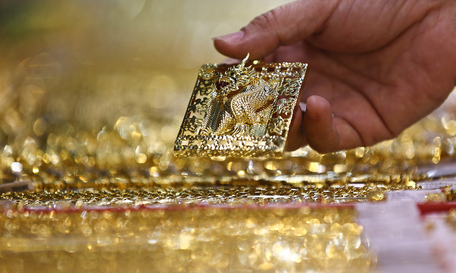 Gold prices rise
