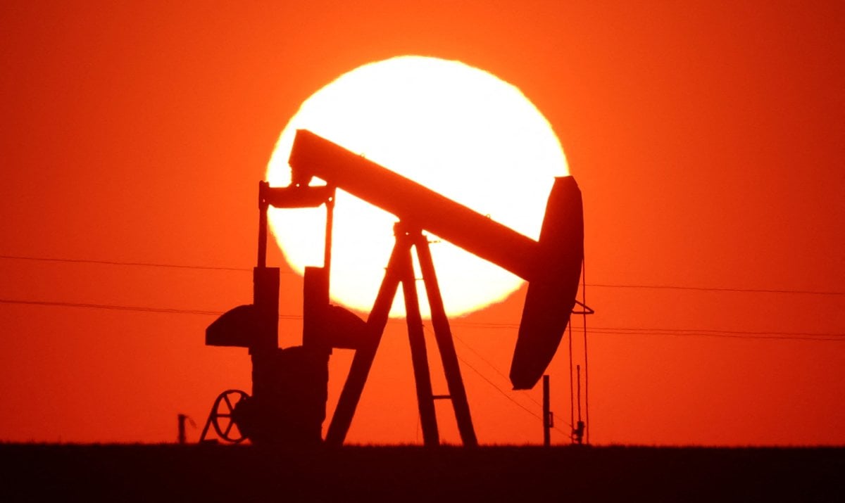 Oil prices drop 1% as weak demand outlook offsets supply uncertainty
