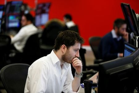 Telstra FY profit rises slightly, announces $706 mln buyback