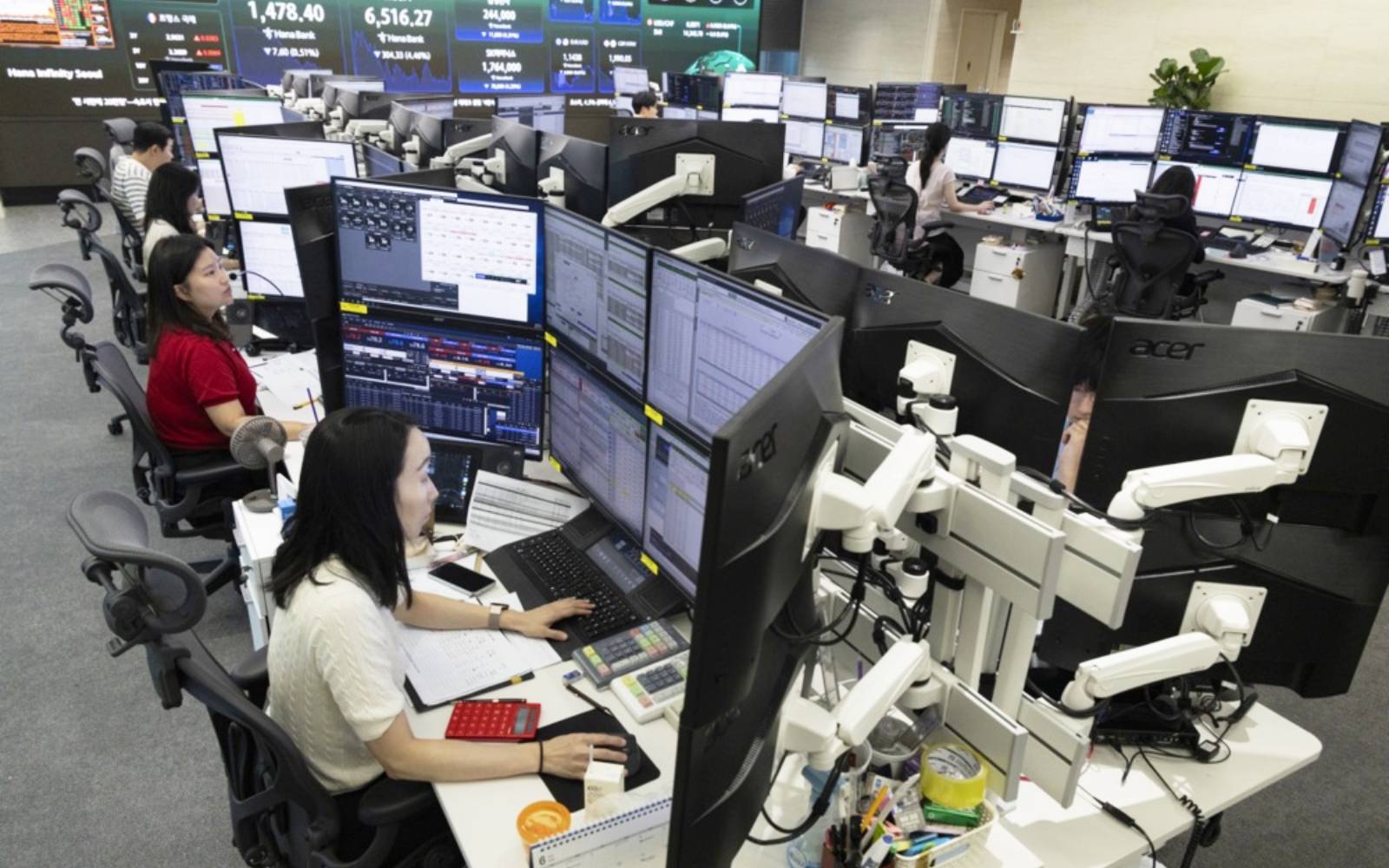 Seoul tech leads Asian stock gains as traders cheer US inflation