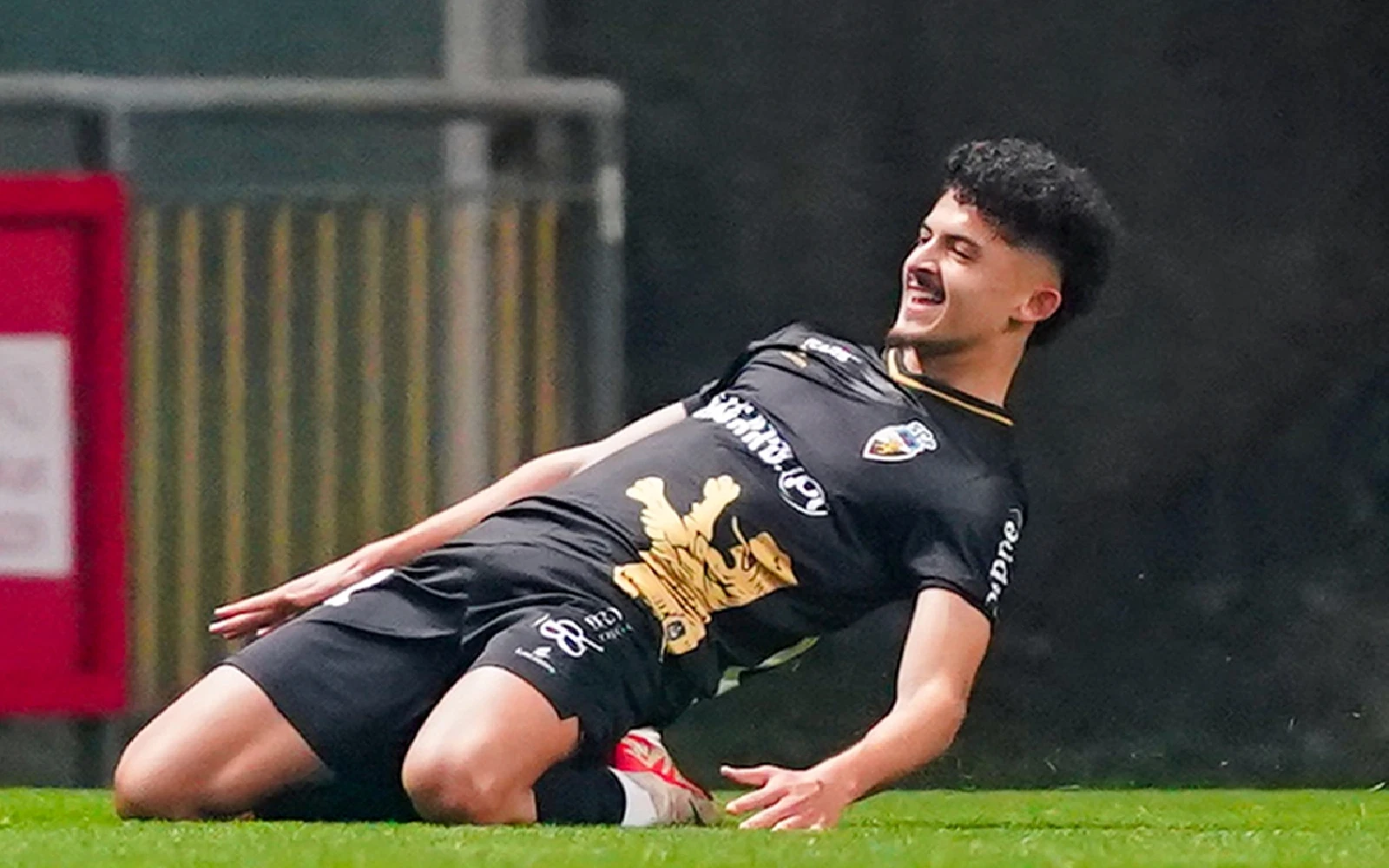 African players in Europe: Belloumi keeps Hull fairytale alive