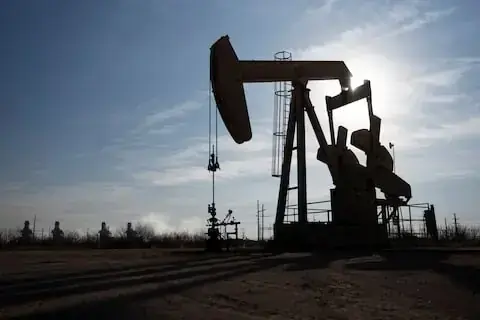 Oil drops on lower demand forecasts despite deadlock in US-Iran talks