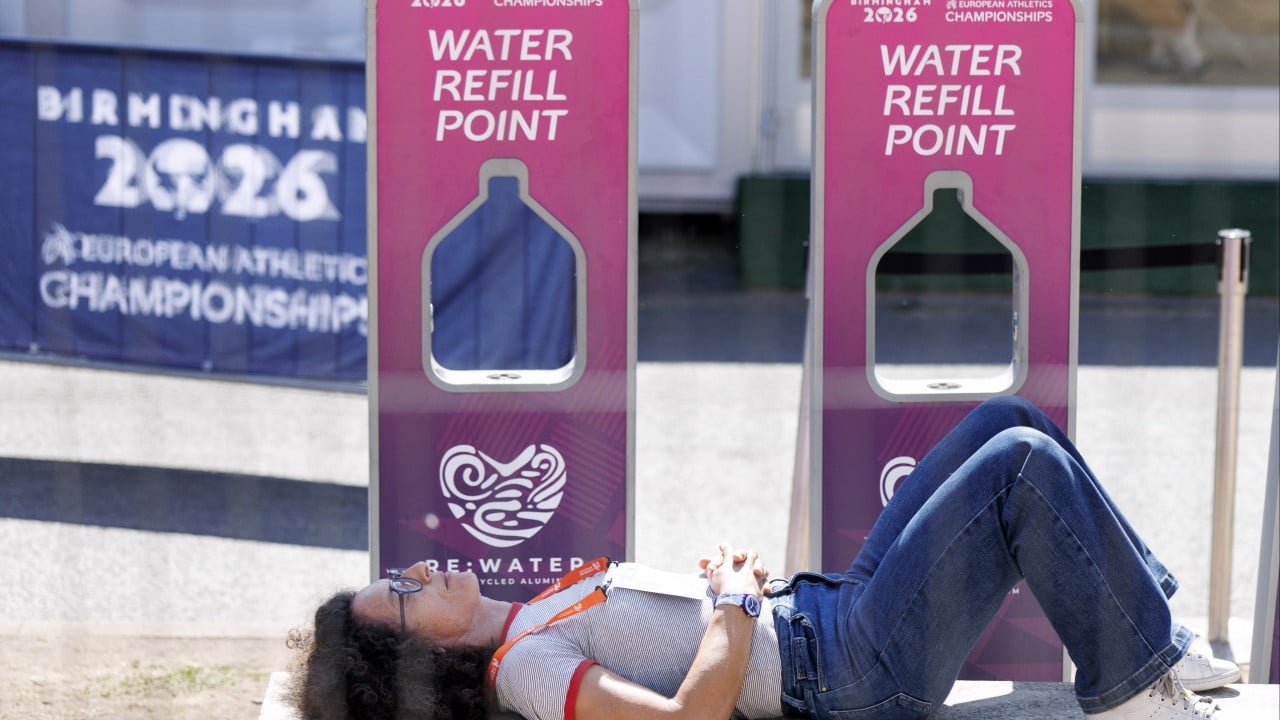 UK nurses report ‘inhumane’ heat in hospitals as heatwave grips country