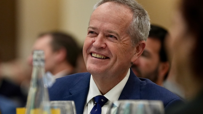UC Vice-Chancellor Bill Shorten revives push to merge with major TAFE provider