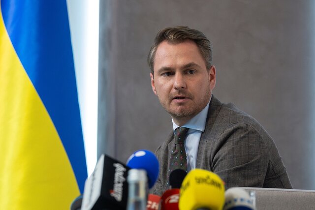 Ukraine’s prosecutor general accuses anti-corruption chief of falsifying documents and stealing case files. ‘He’s lost his mind,’ sources in Zelensky’s circle say.