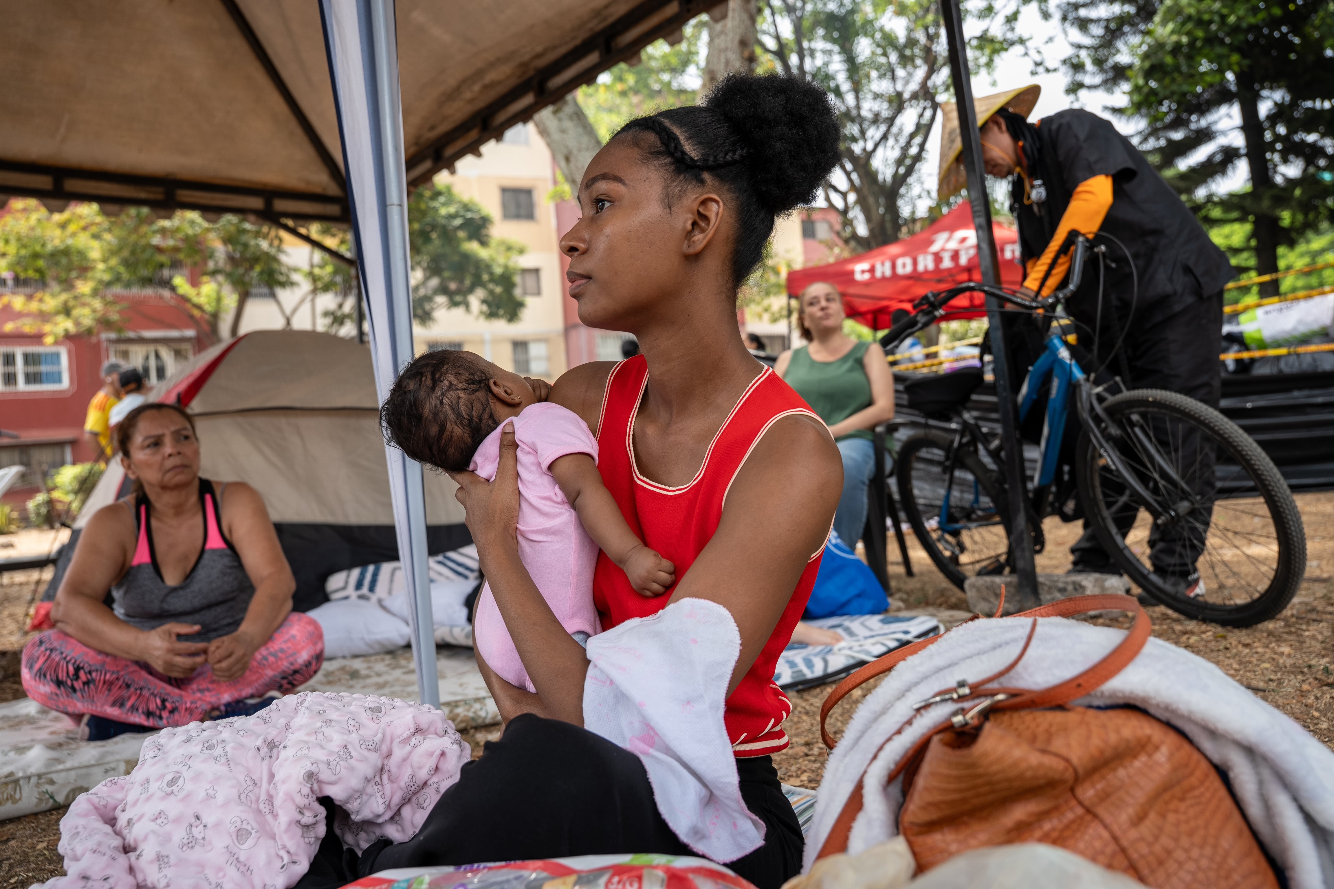 Rain threatens Cali's makeshift shelters: “We have nowhere to go”