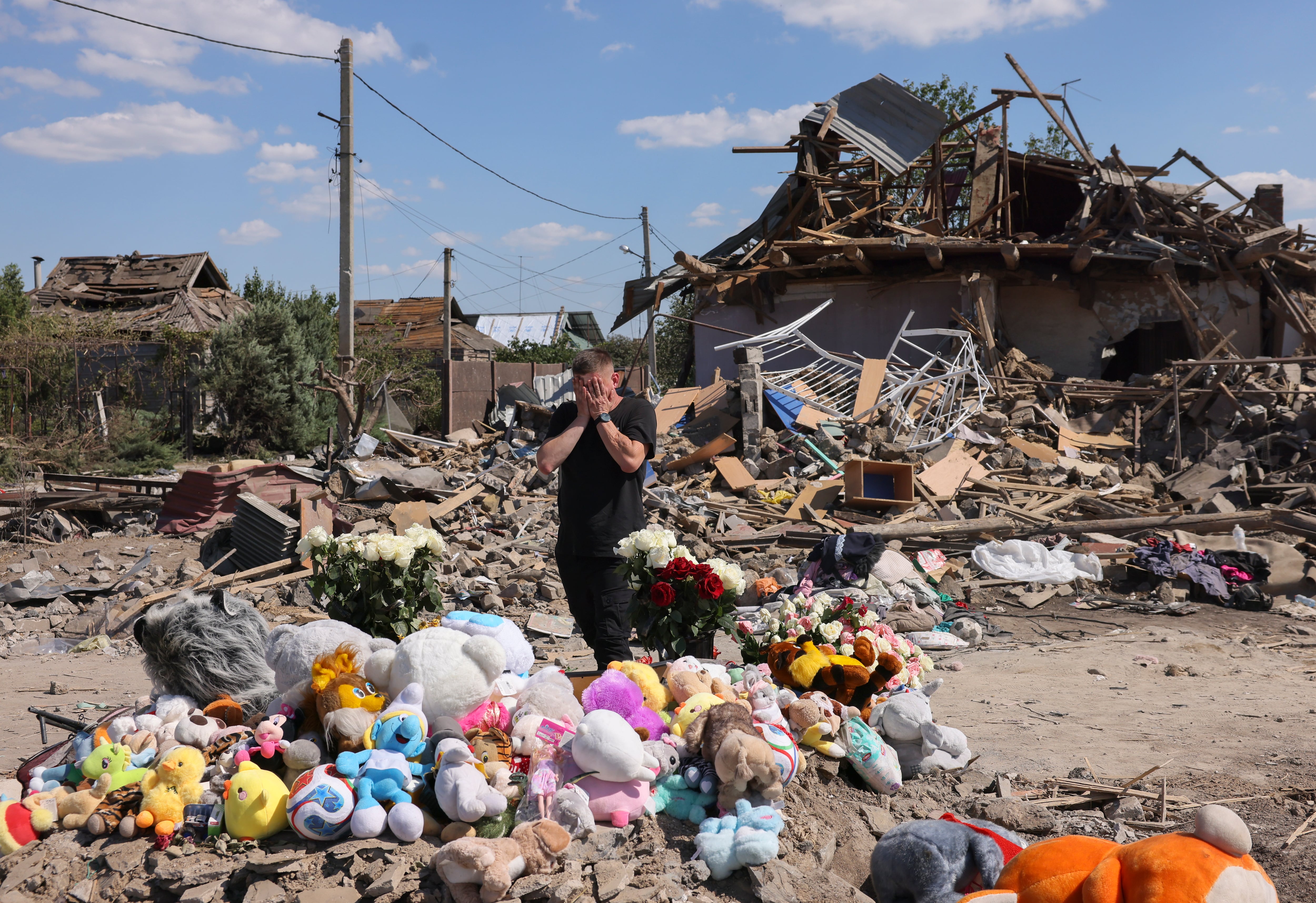 Ukraine and Russia's civilians pay a higher and higher price in the war