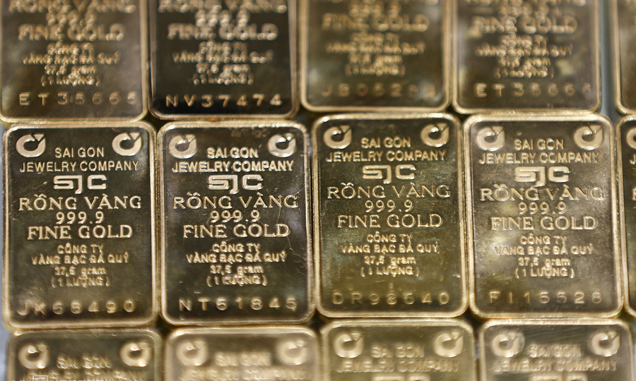 Gold prices gain
