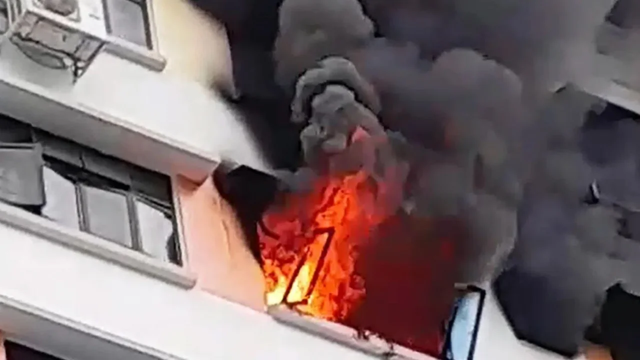 Woman dumped by ex-boyfriend hallucinated and set fire to HDB doorway after believing she was trapped