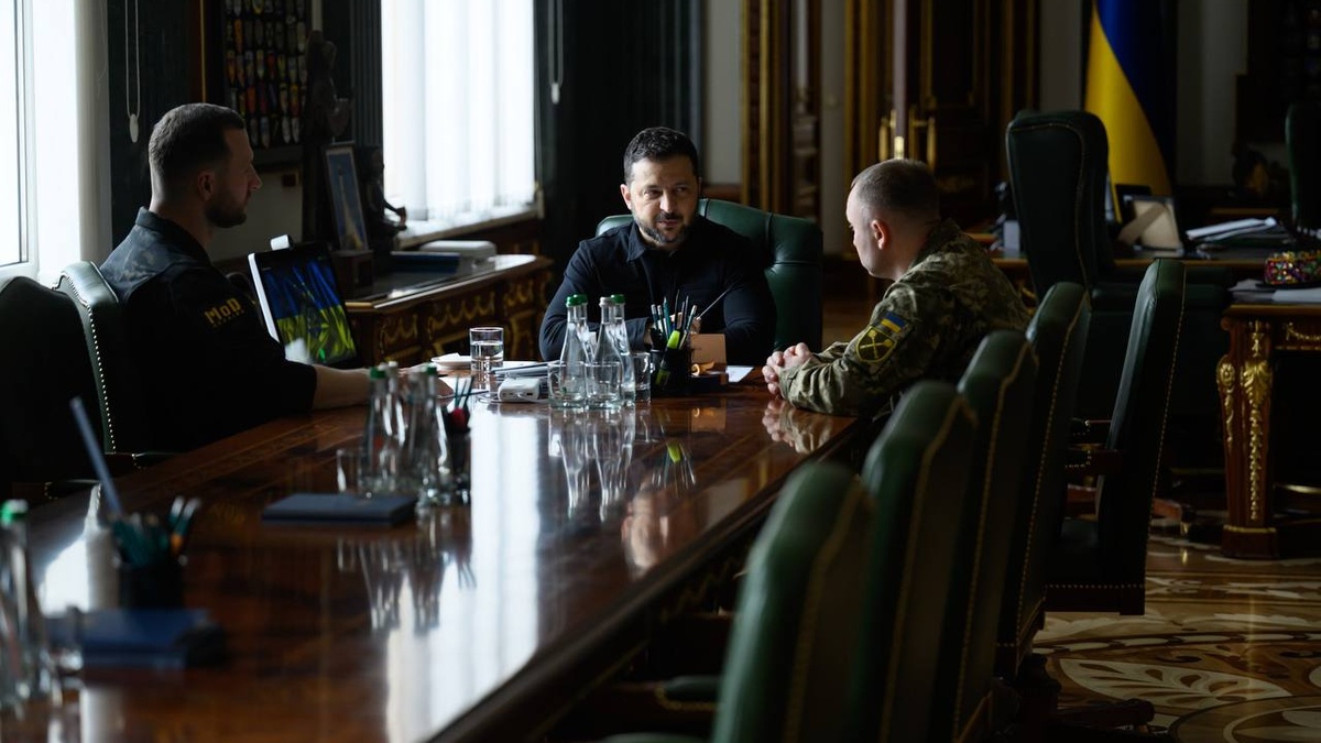 Zelenskyy discusses accelerating jet drone interceptor production with Khmara, Drapaty