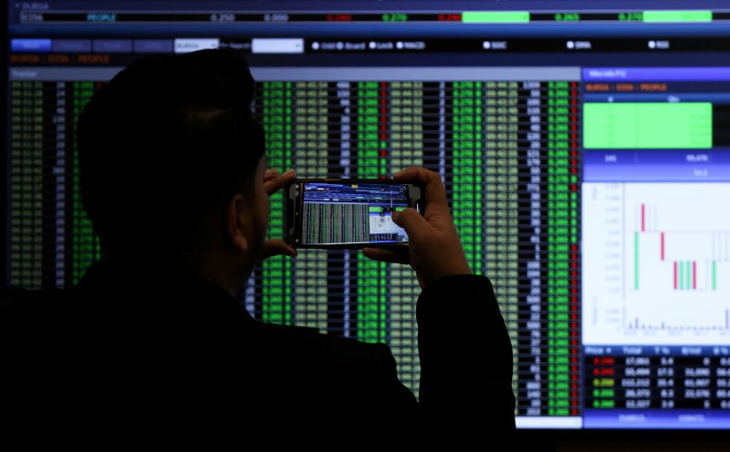 VSTECS shares rise 3.42pct in early trade after firmer Q2 results