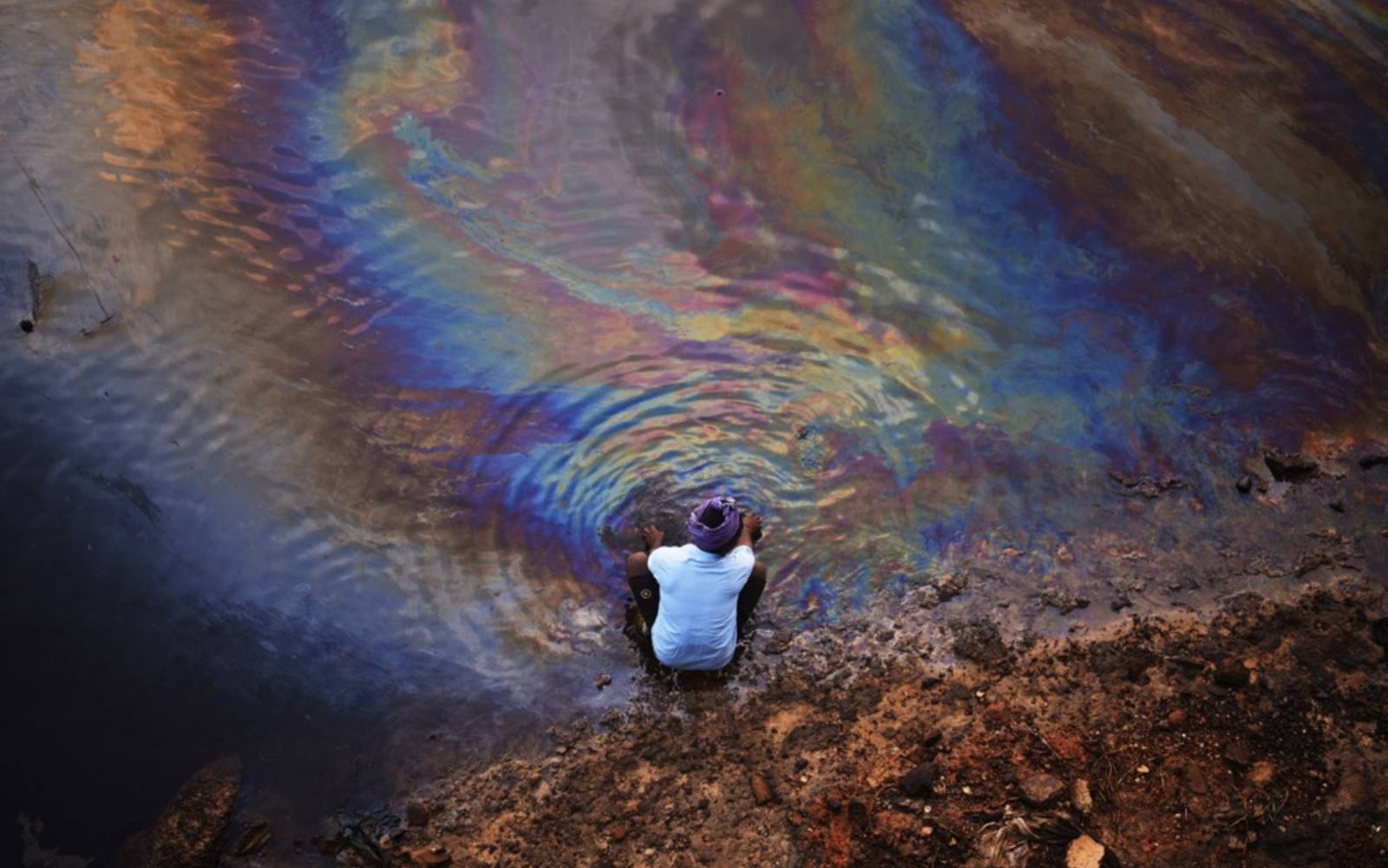 Oil spill from tanker damaged by explosions reaches Oman coast