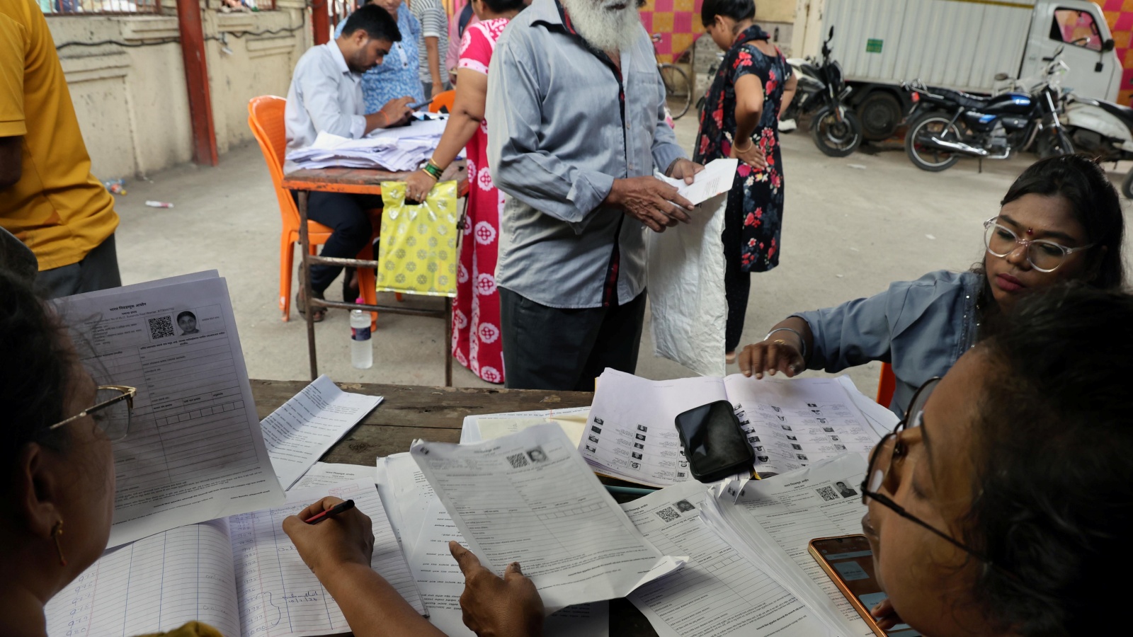 1.08 crore voters marked for verification in Karnataka SIR, Congress seeks more time