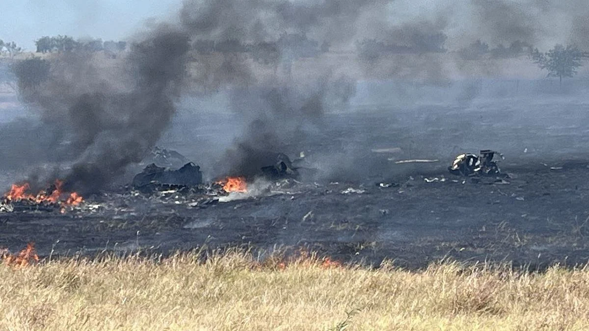 Texas Helicopter Crash: 2 US Army Soldiers Killed After AH-64 Apache Crashes Near Fort Hood, Sparks Massive 100-Acre Grass Fire | Video