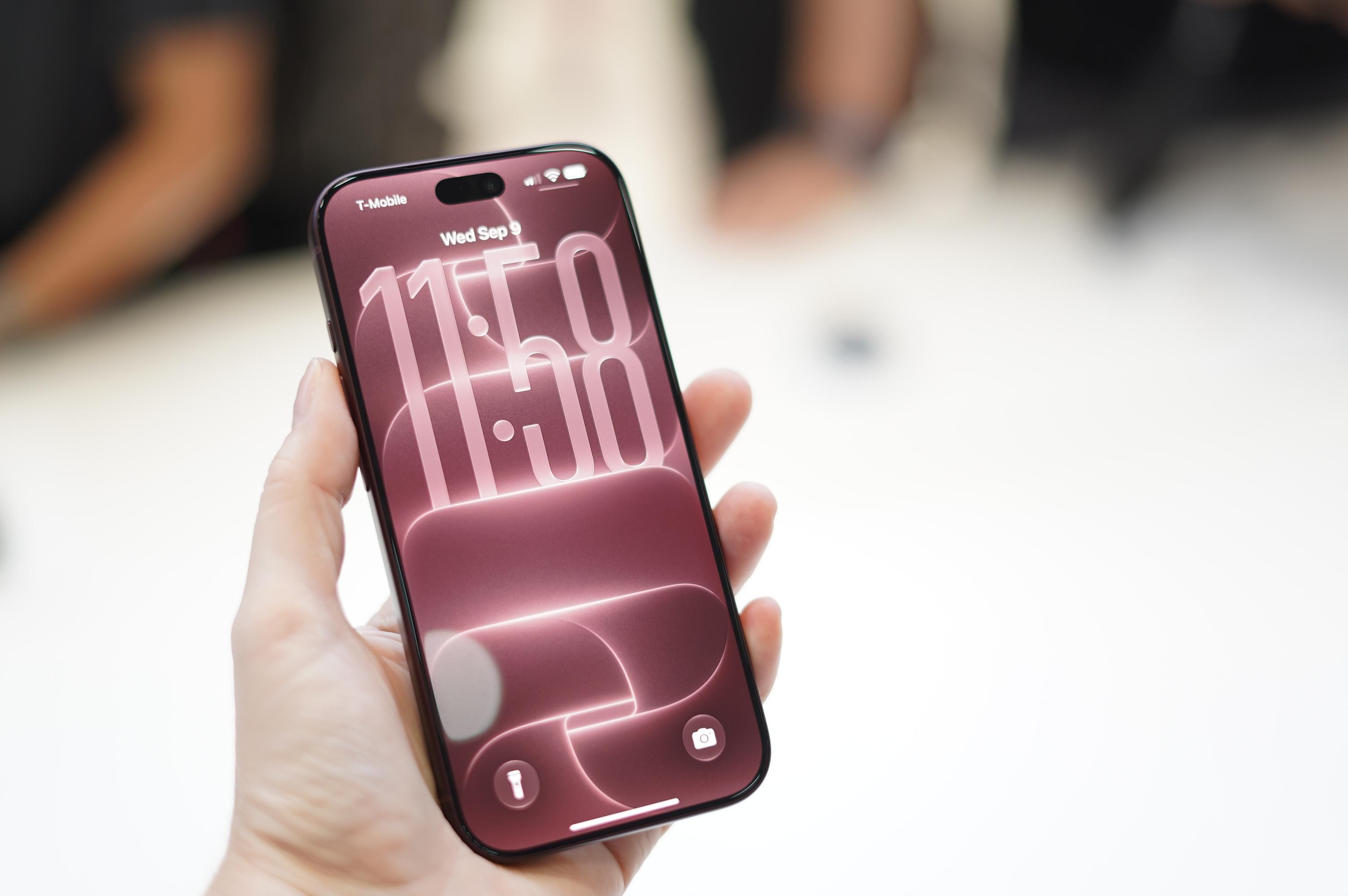 Apple releases iOS 27 with Siri AI overhaul