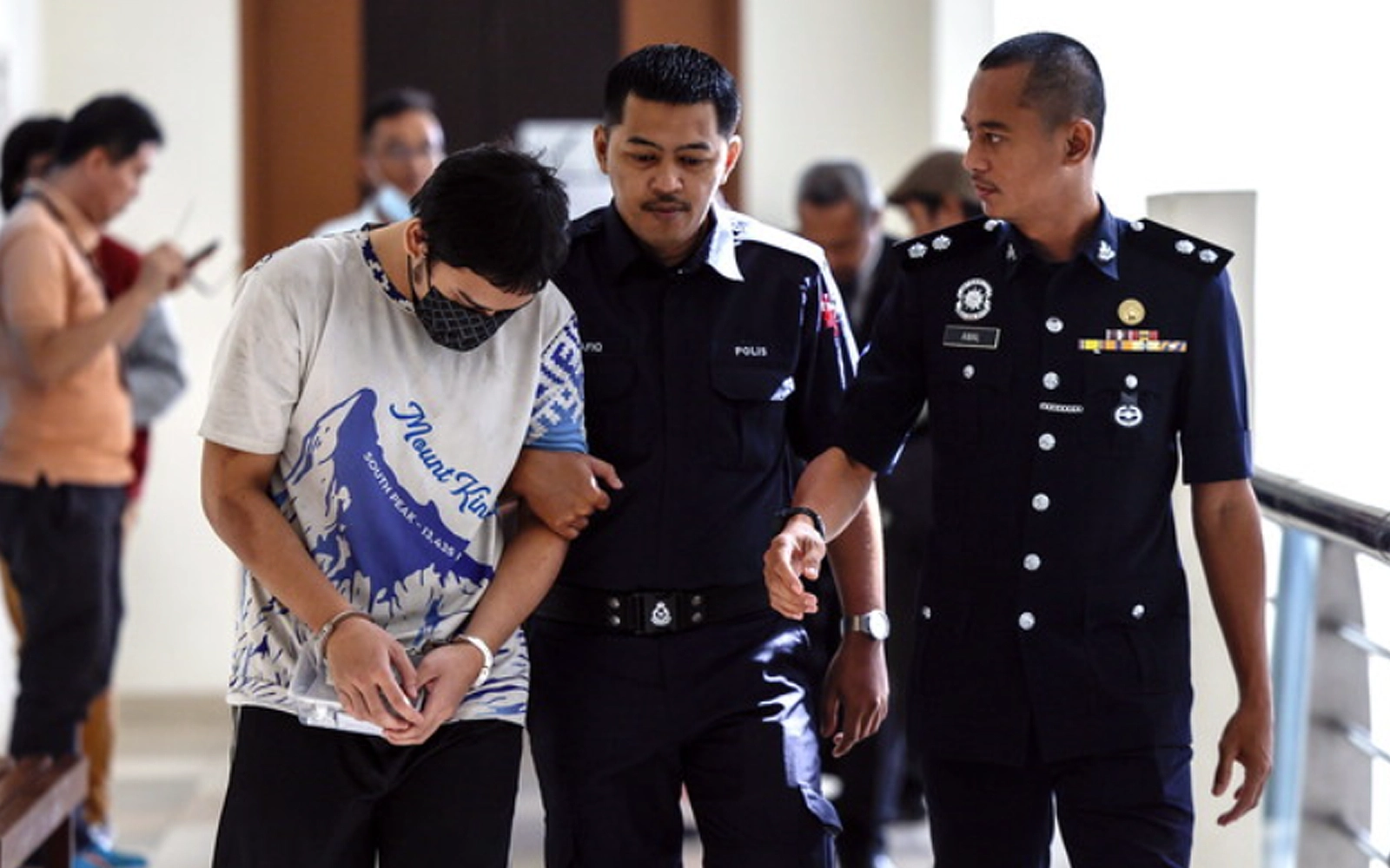 Lelaki mengaku tak salah rompak van syarikat keselamatan