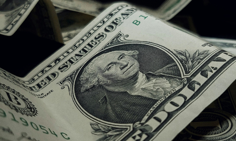 Dollar sinks to over 5-month low against dong
