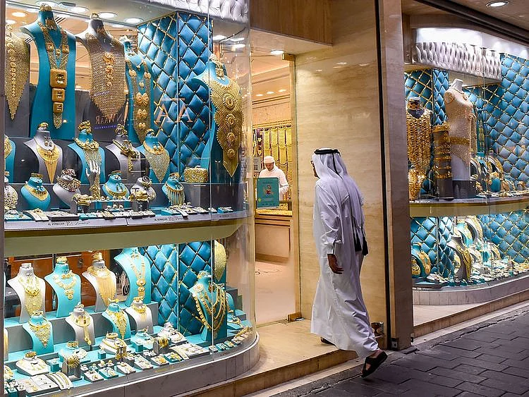 UAE gold prices retreat from August high, giving buyers some relief