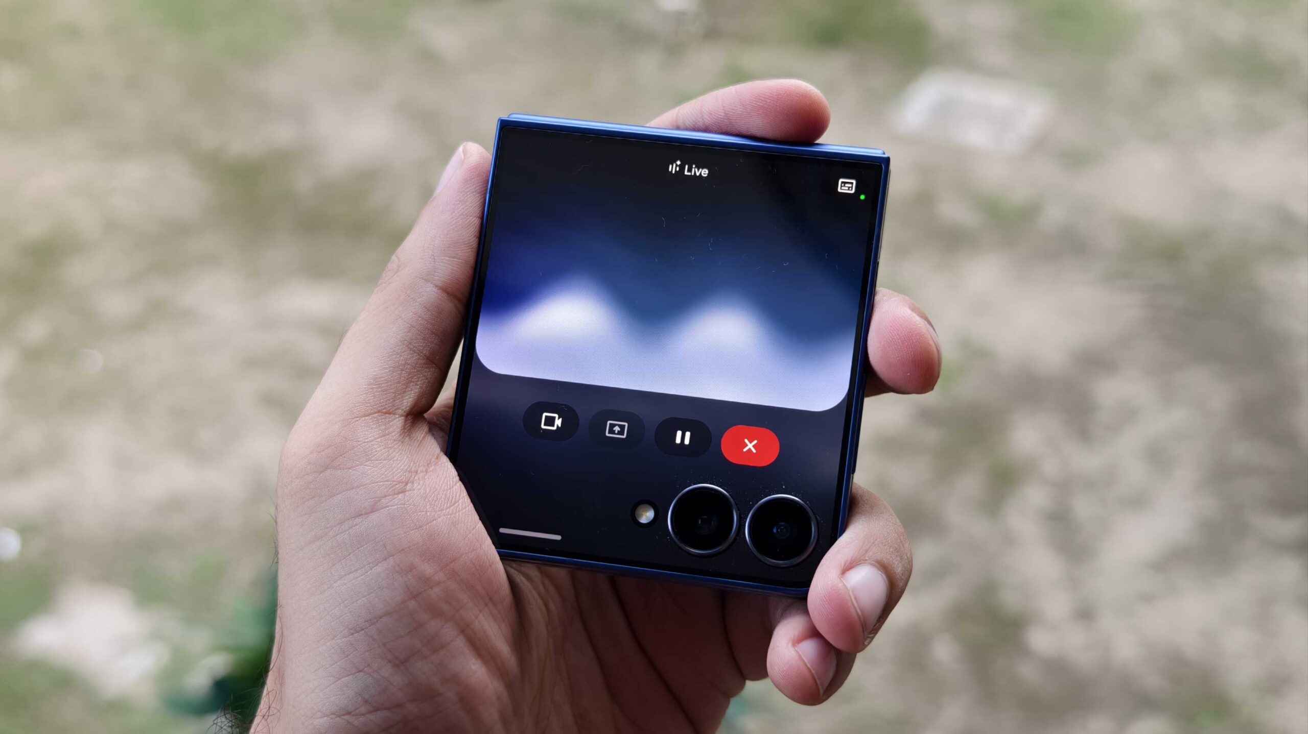 Gemini Live may finally let you switch seamlessly between speaking and typing