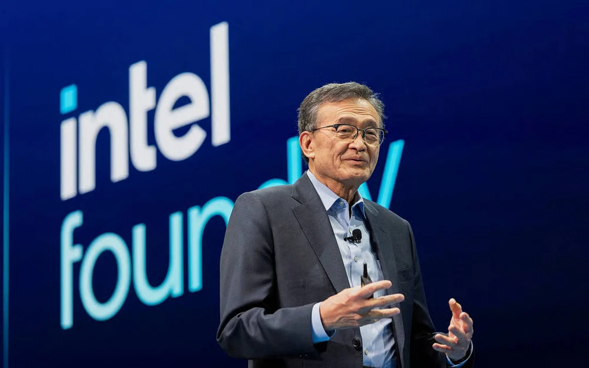 Intel CEO Eyes A Return To Memory; Hints At Memory-CPU Architecture