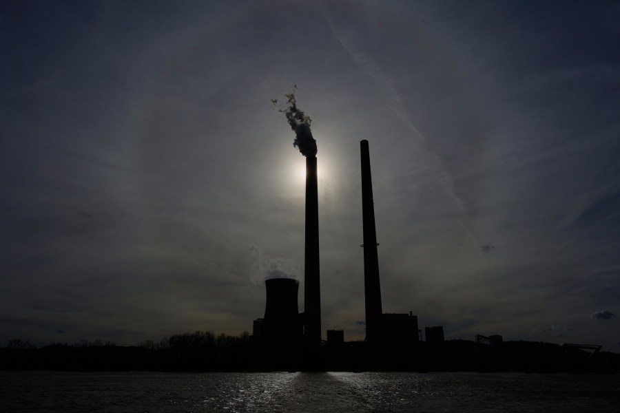 Trump guts climate rules for coal and gas power plants