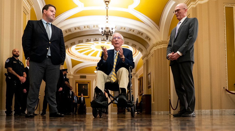 McConnell returns to Senate to cast first vote since June