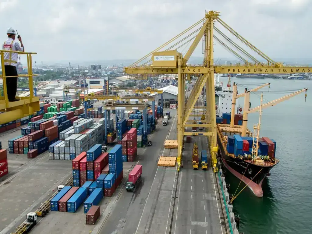 PQA helps berthing vessel after it develops faults