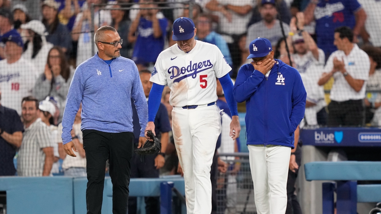 Freddie Freeman exits Dodgers-Royals game after scary fall into dugout