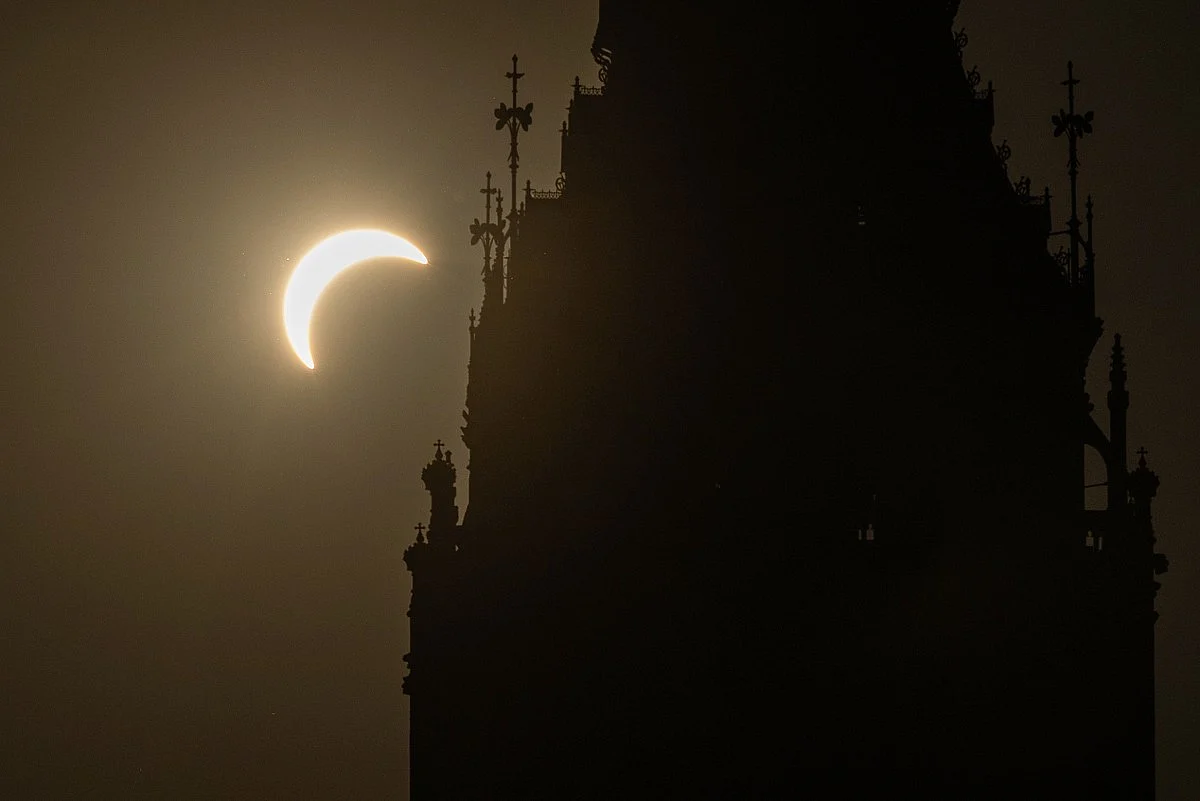 Near total solar eclipse takes place in central London