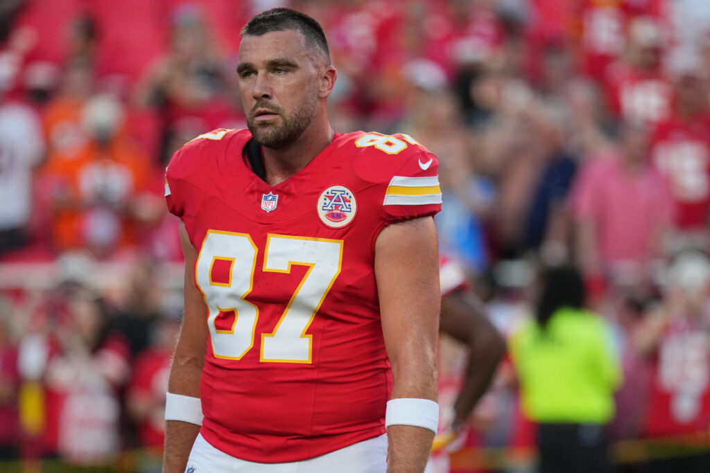 Travis Kelce makes NFL history with Taylor Swift & family at game