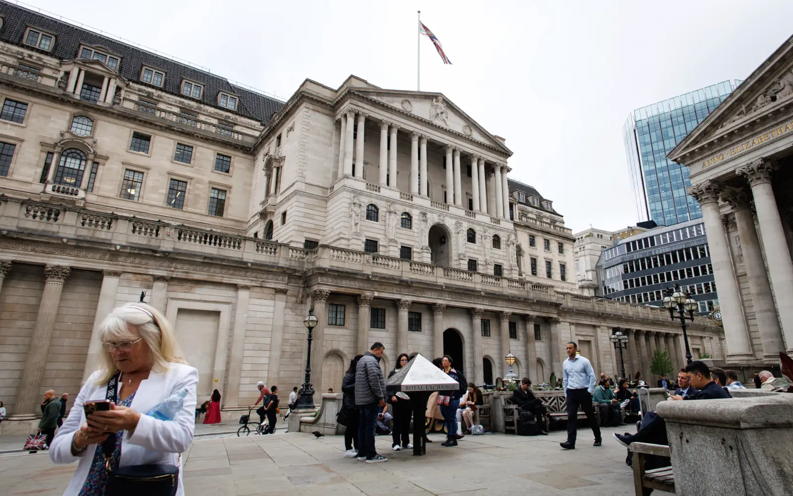 UK economy slows amid political unrest, Middle East war