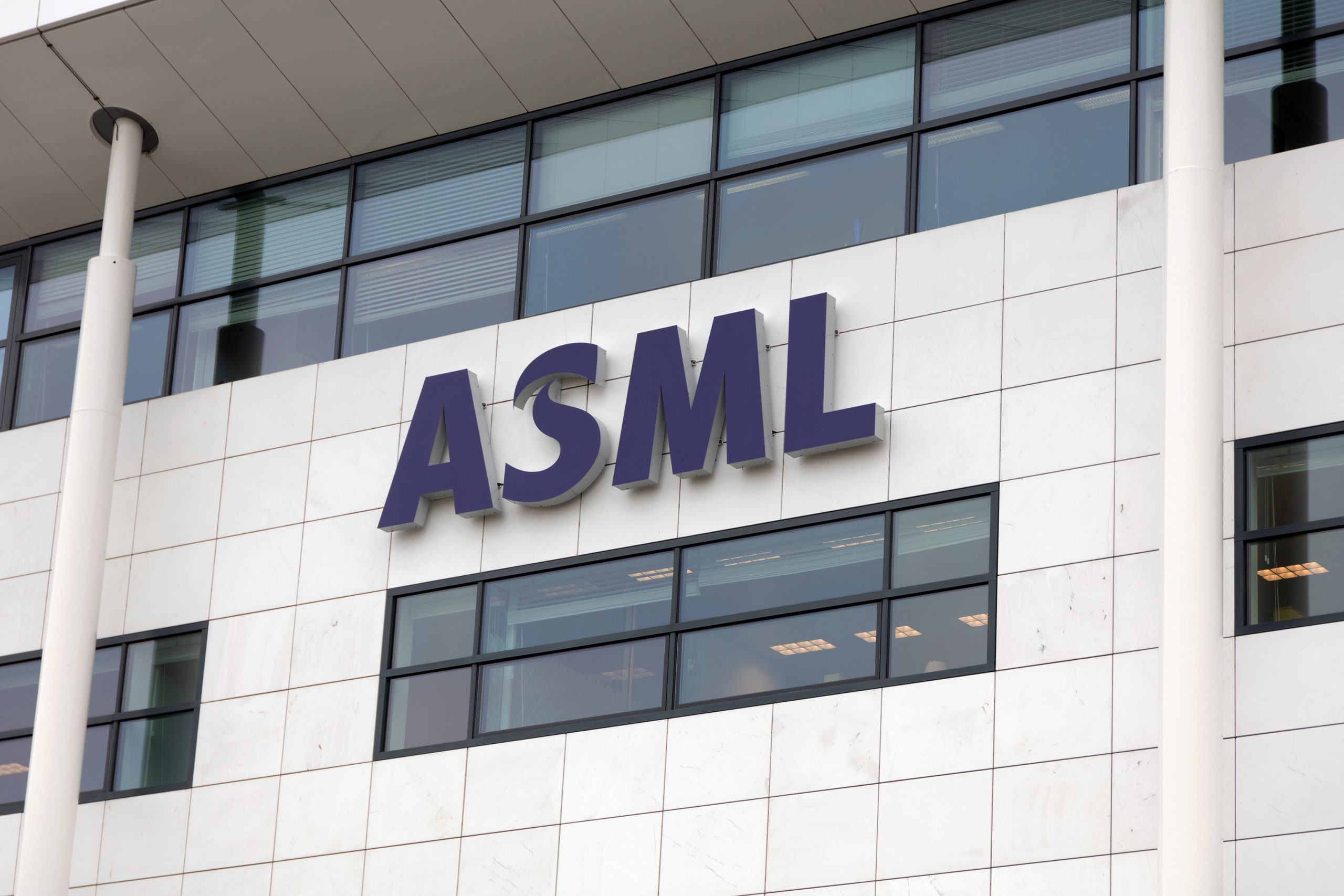 ASML says AI demand fills EUV tool orders through 2027