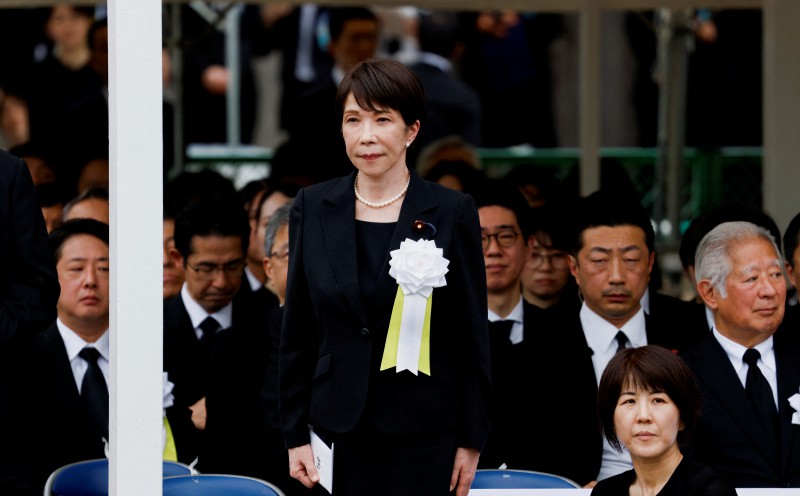 Putin visit to disputed islands 'unacceptable': Japan PM