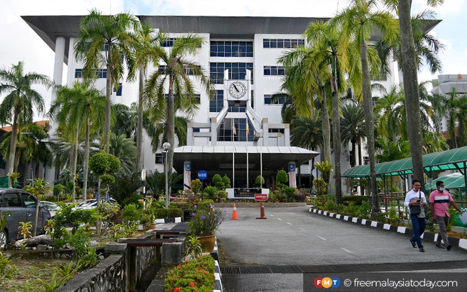 Deliveryman gets 40 years for killing wife