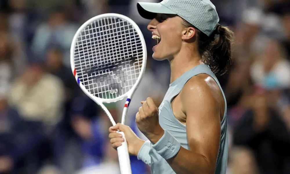 Iga Swiatek sinks Svitolina to set up Rybakina title clash in Toronto