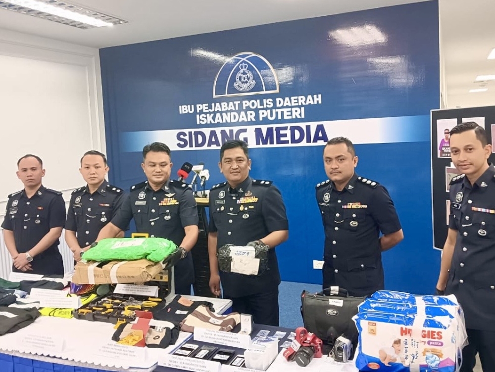 Police nab two ex-convicts in Johor over 11 cases involving housebreaking, robbery and theft