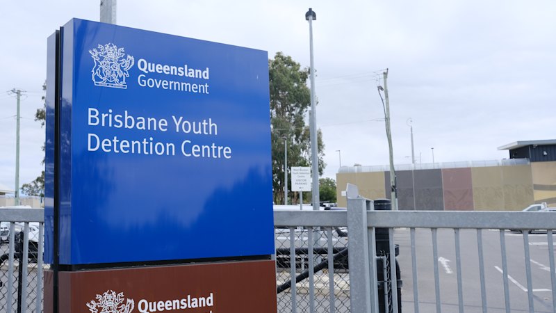 Detained kids effectively contained to cells as workers walk off job