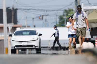 Record heat bakes Kumamoto residents displaced by quake