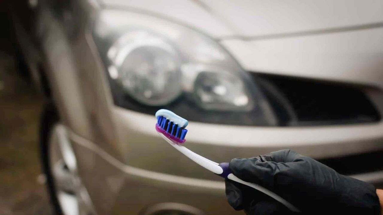 How to clear cloudy headlights with toothpaste — and the step you can't skip