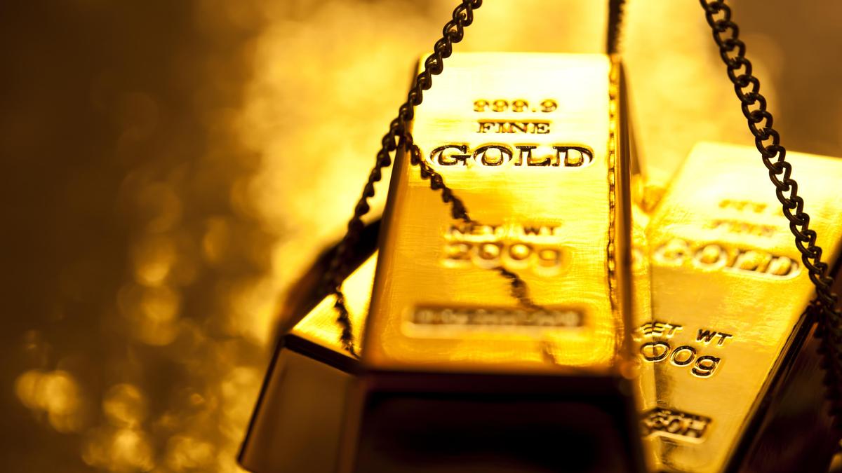Gold price falls ₹437 to ₹1,54,445/10g