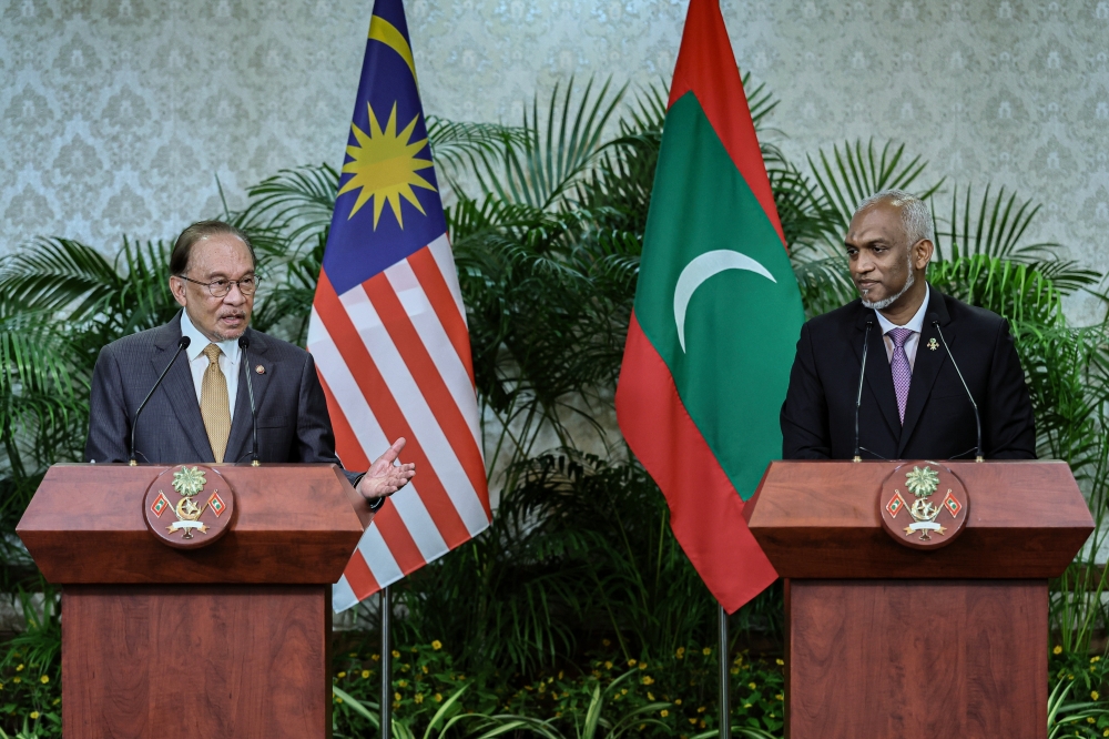 Anwar says Malaysia, Maldives to expand cooperation in maritime security, halal and haj