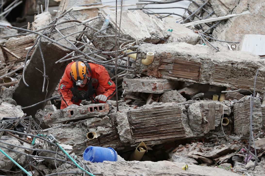 Colombia limits foreign rescue teams as earthquake survival window narrows