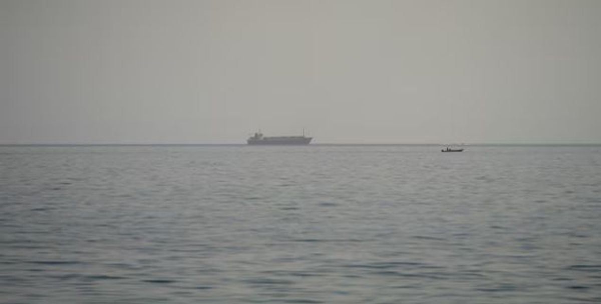 British maritime agency: ship hit by unknown projectile in Strait of Hormuz