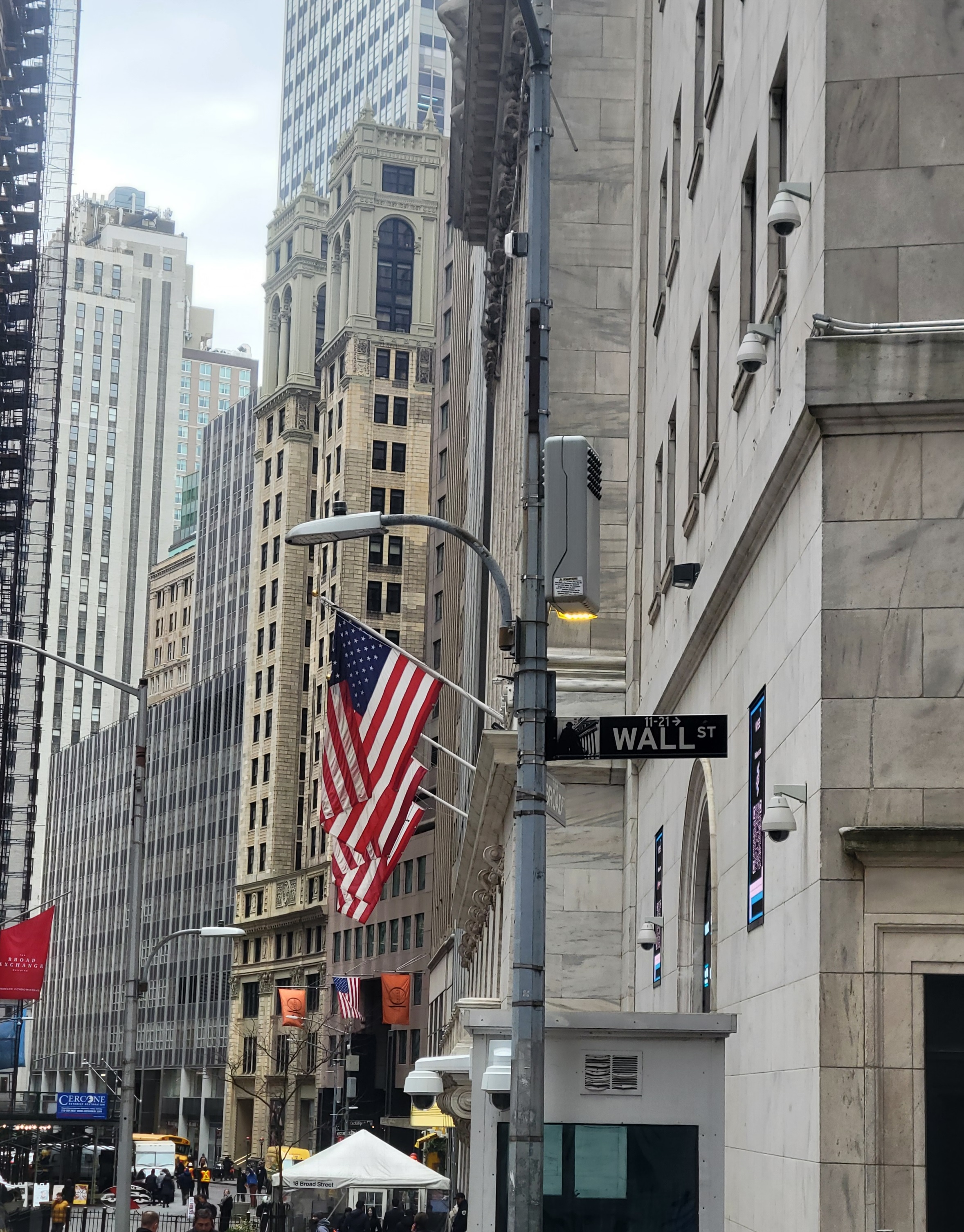The Fed May Hike Again. Here’s Why CoreWeave and IREN Face Different Rate Risks