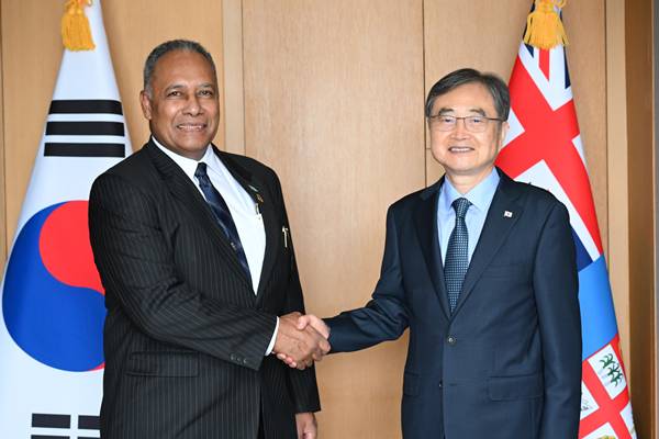 Top Diplomats of S. Korea, Fiji Discuss Energy Cooperation, Bilateral Ties