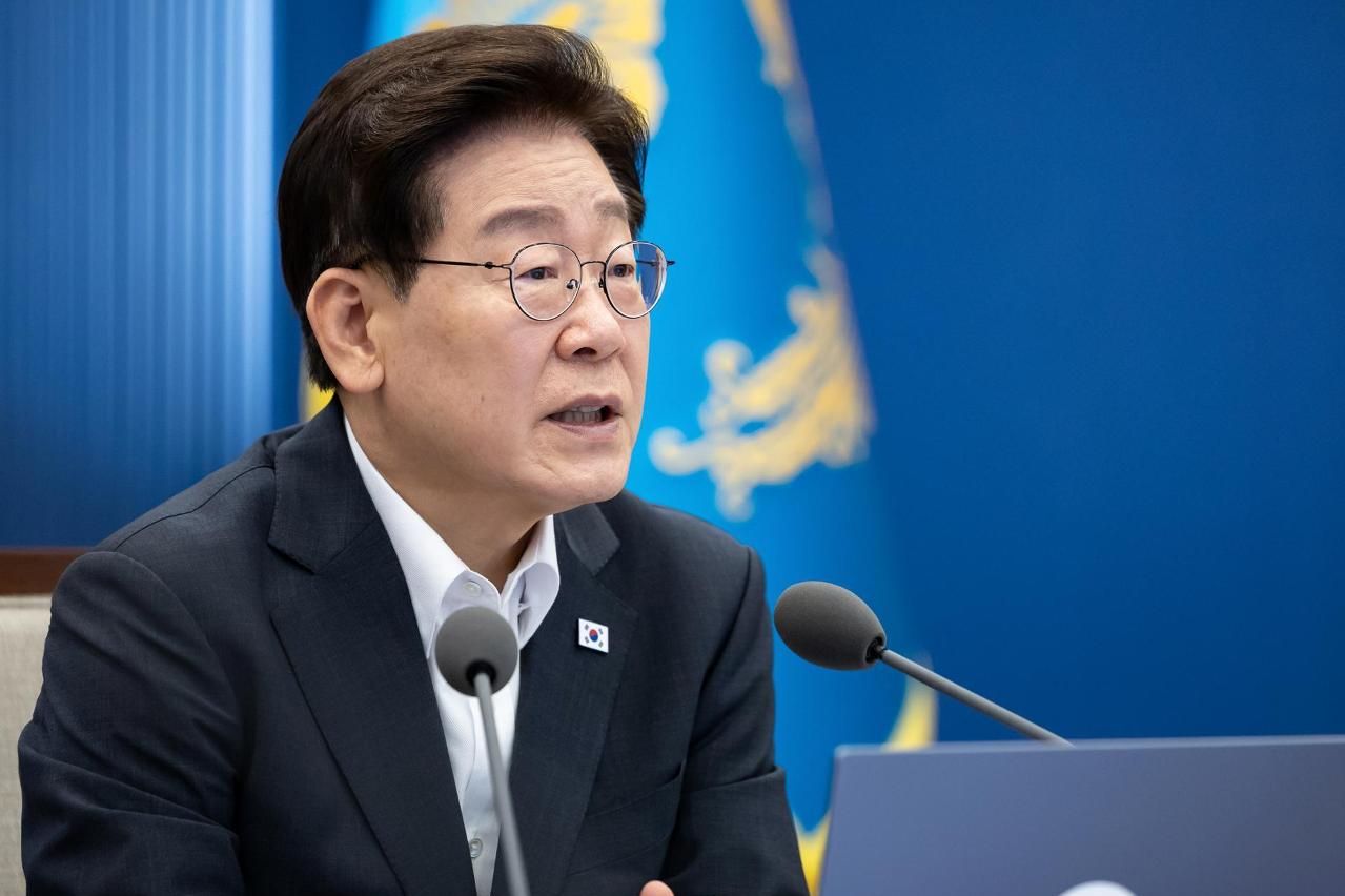 Lee pushes for 'selective enlistment' to build smart, strong armed forces